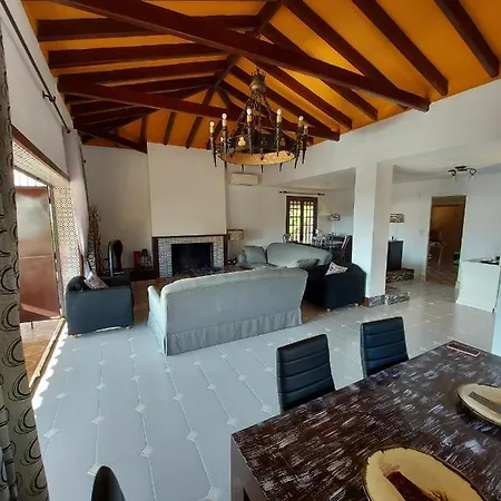 Con Piscina Privada Hébergement de vacances