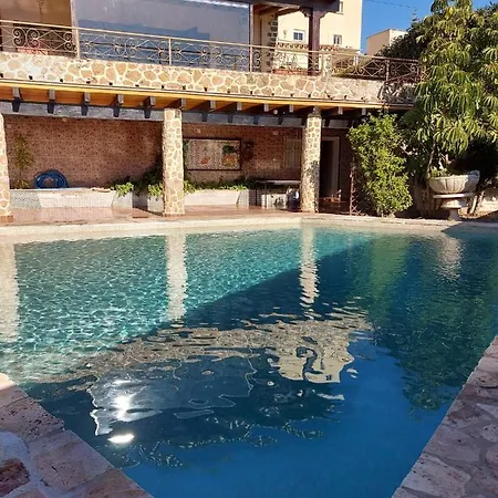 Con Piscina Privada *