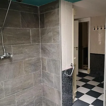 Con Piscina Privada 度假居 *