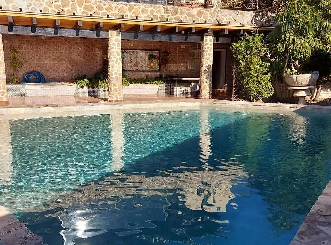 Con Piscina Privada *